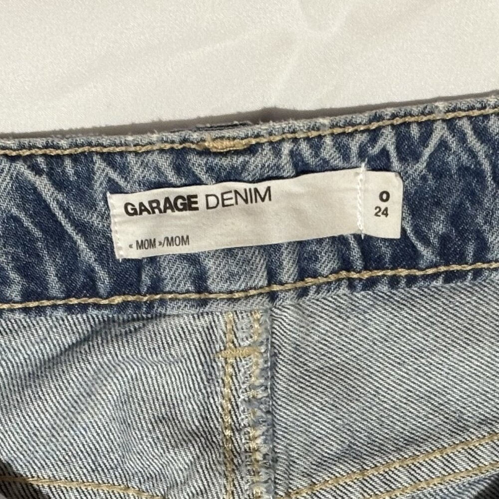💙 Garage Distressed Medium Blue Wash Mom Jeans 💙 - Picture 3 of 8